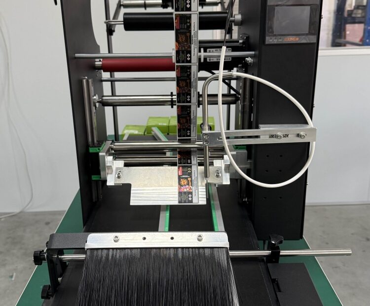 全自动防伪码贴标机